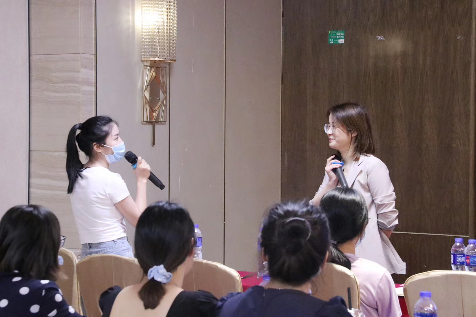 杨嘉妮.jpg